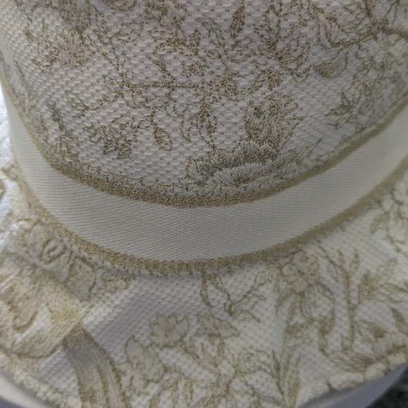 Christian Dior Bucket Hat. - Picture 4 of 11